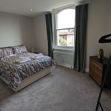 Clifton In Prime Location & Parking
